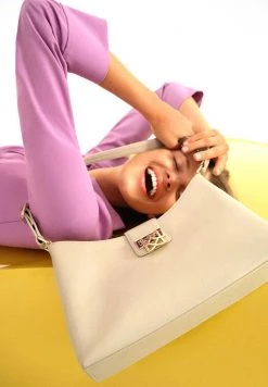 Budget ⭐ Kazar Damen FUNDY - Handtasche - Off-white 👏 -Kazar Verkaufsgeschäft aa3bea65052446de9354ce0e3240655b